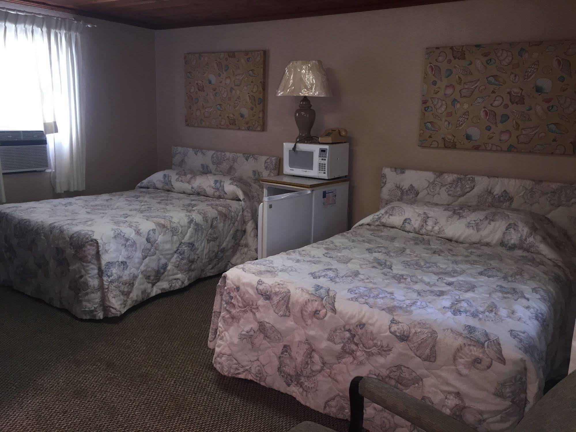 Captain'S Cove Motel Oak Island Bagian luar foto