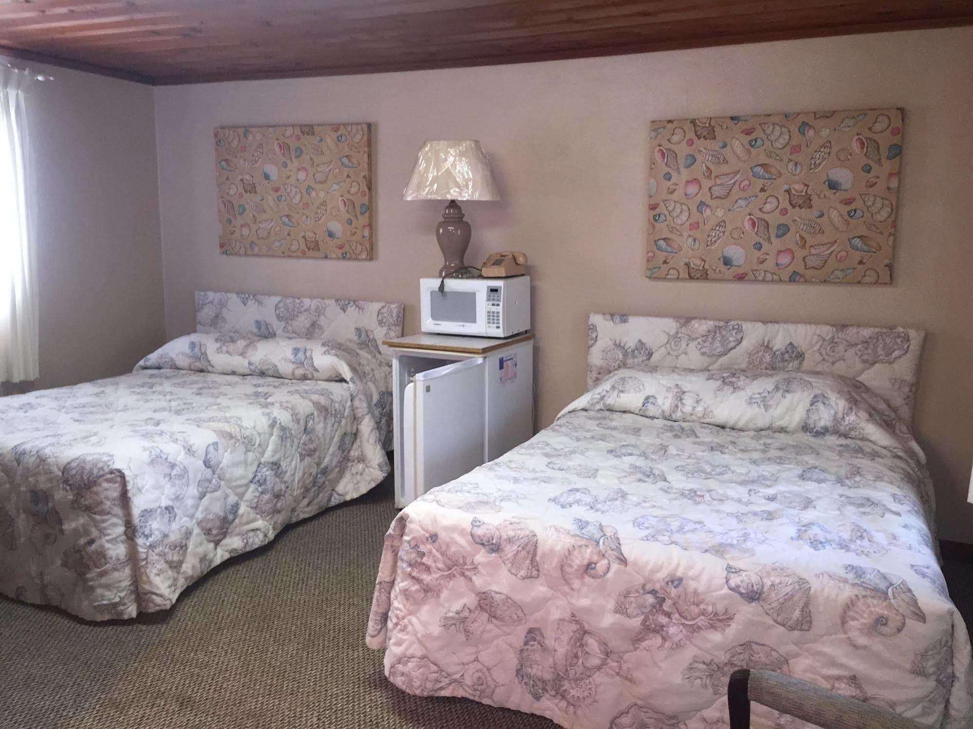 Captain'S Cove Motel Oak Island Bagian luar foto