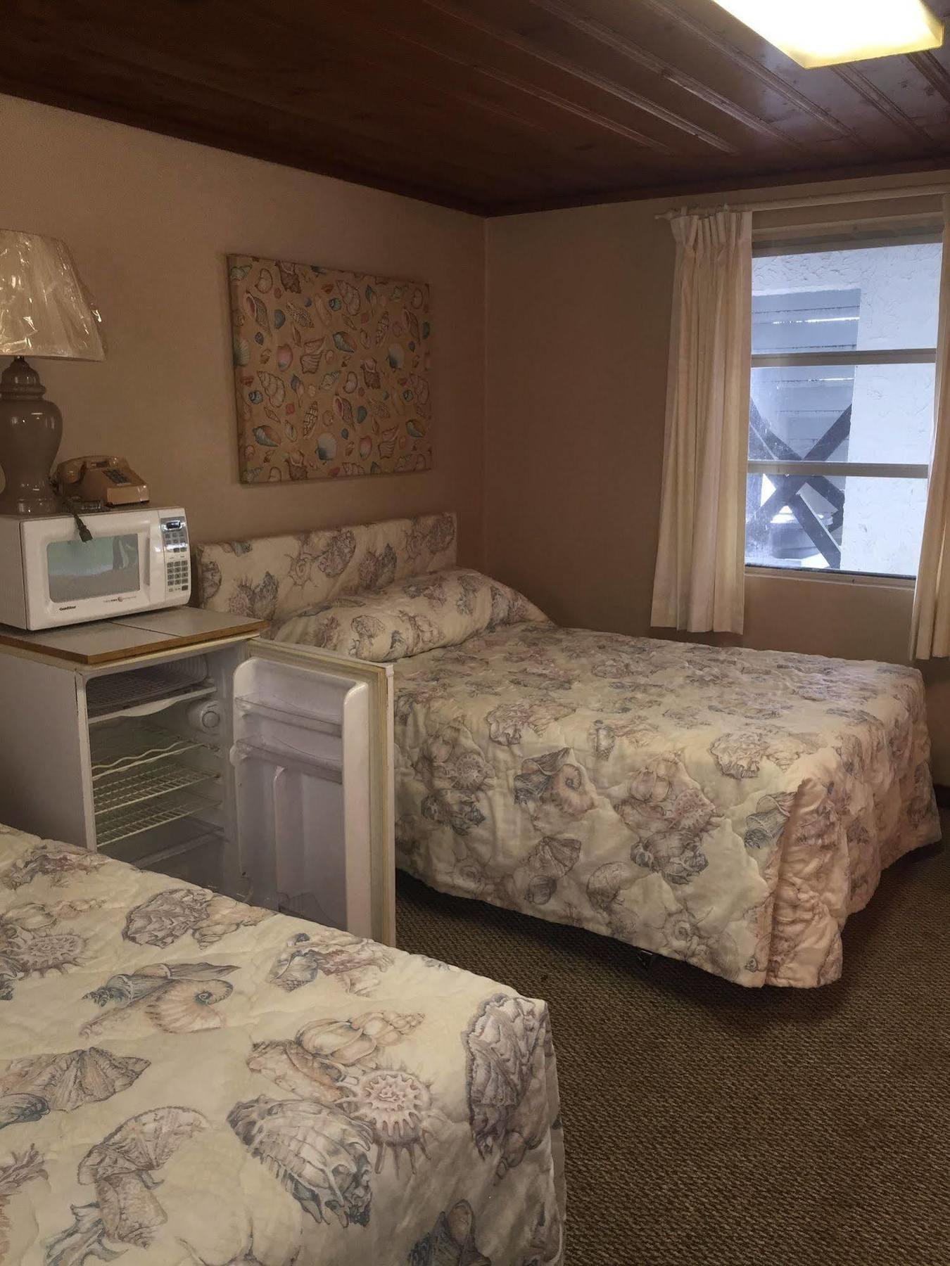 Captain'S Cove Motel Oak Island Bagian luar foto