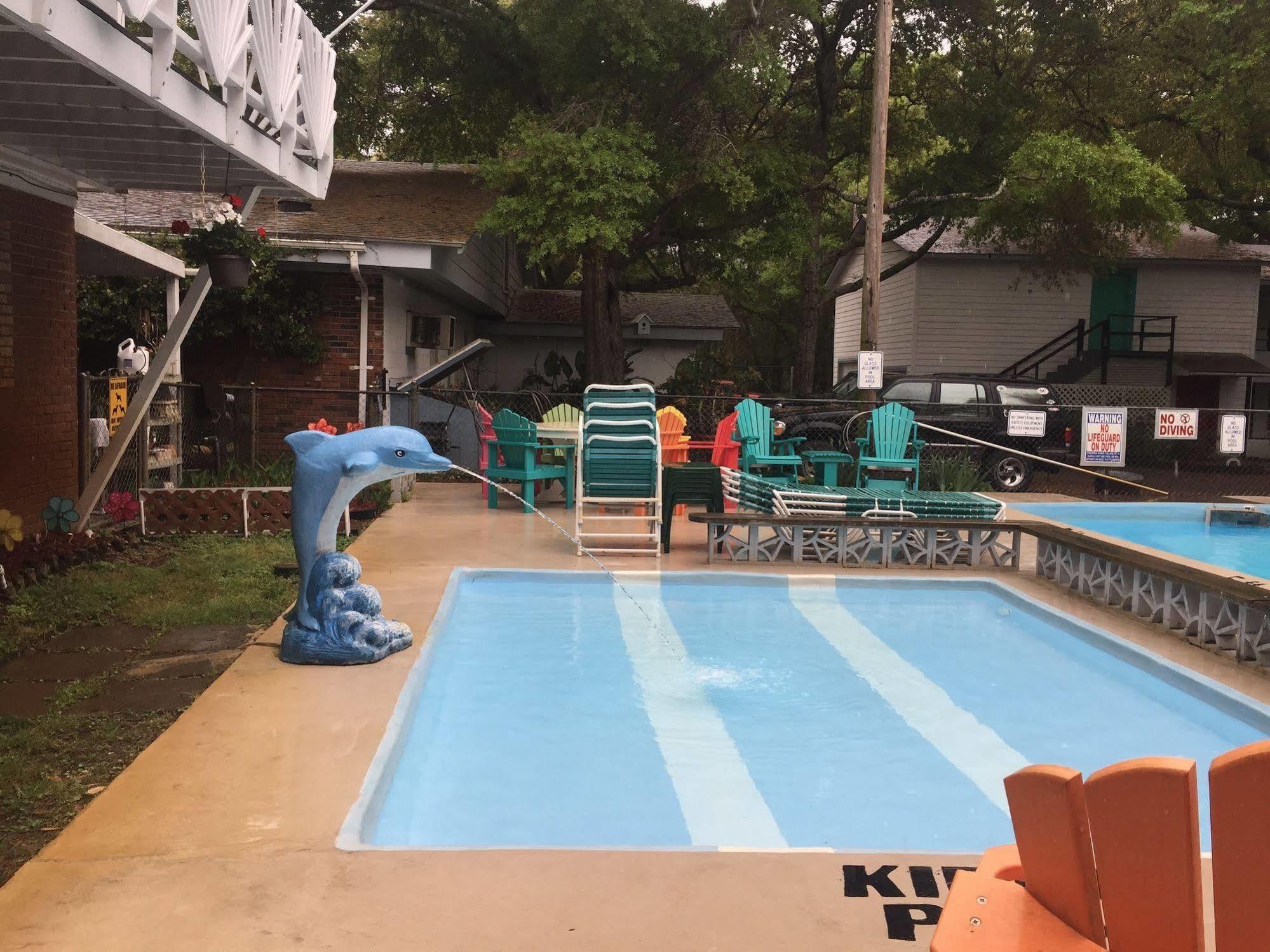 Captain'S Cove Motel Oak Island Bagian luar foto