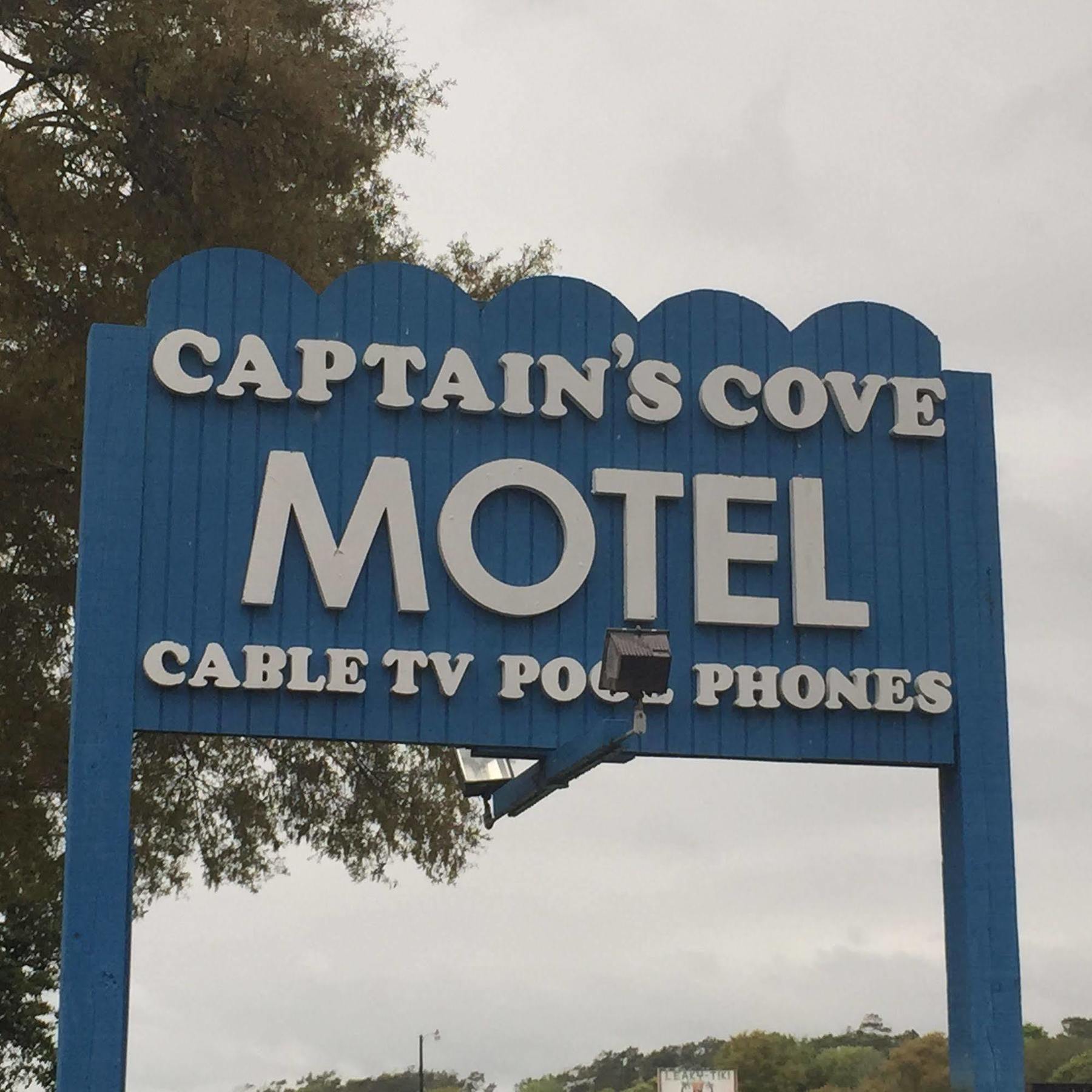 Captain'S Cove Motel Oak Island Bagian luar foto