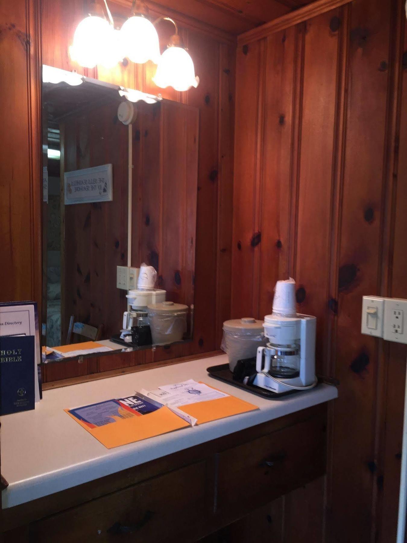 Captain'S Cove Motel Oak Island Bagian luar foto
