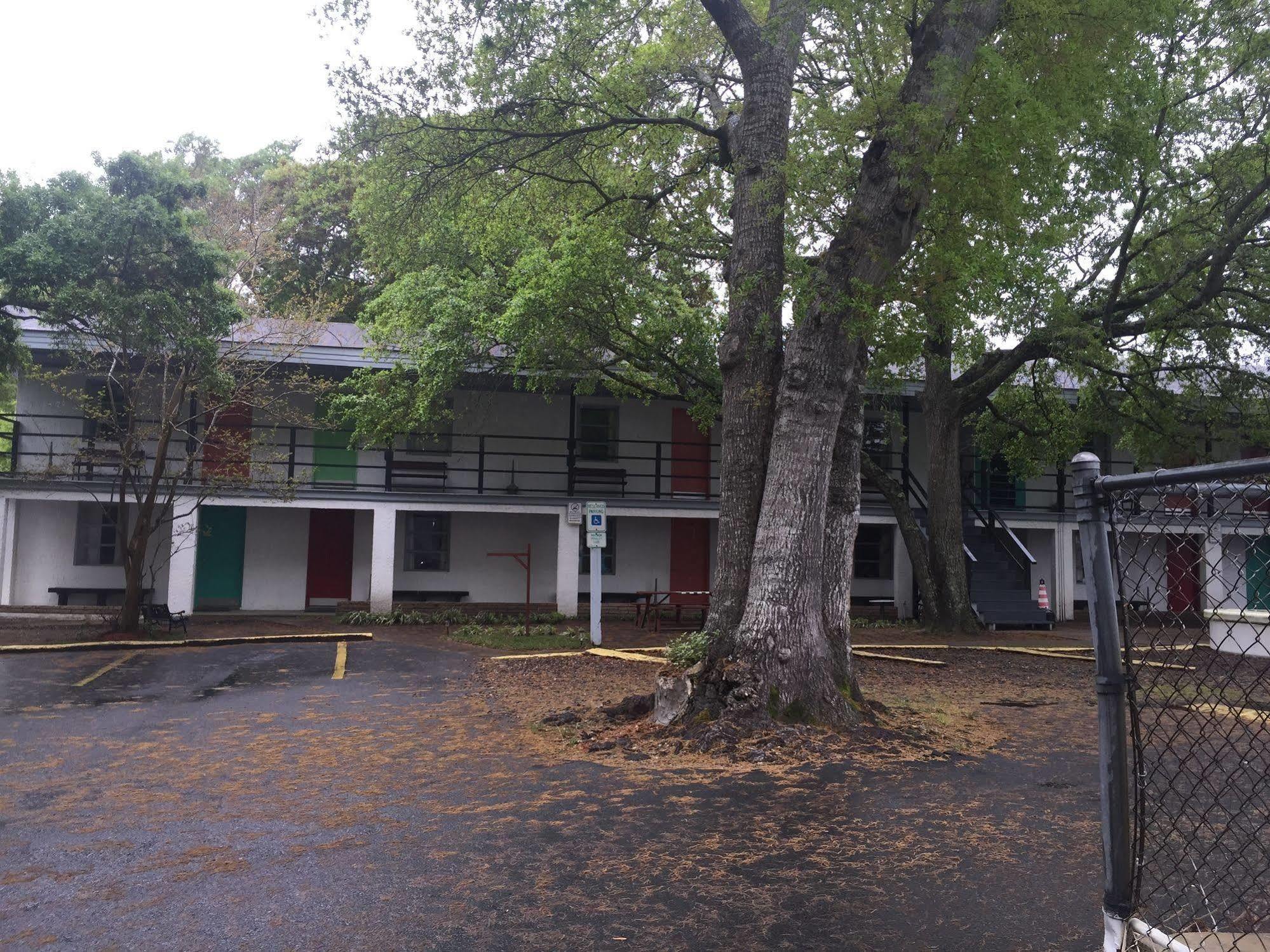 Captain'S Cove Motel Oak Island Bagian luar foto